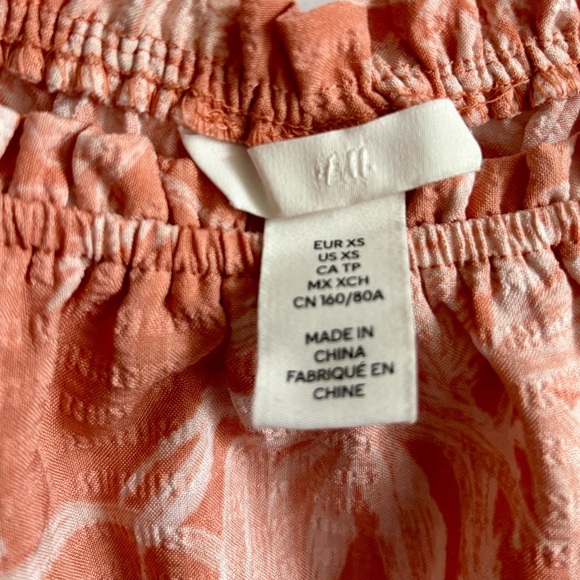 H&M Coral off Shoulders, Ruched Smocked Sundress - Picture 4 of 8